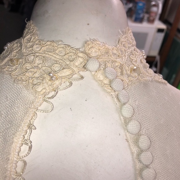 Ivory colored wedding dress - Picture 5 of 8